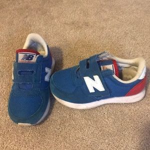 New Balance tennis shoes